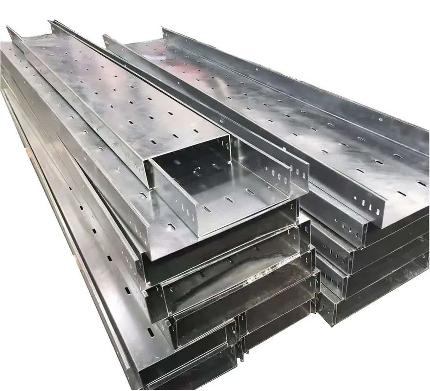 Schraubeninstallation, feuerverzinkter, perforierter Kabelkanal, 1,5–2,5 mm Dicke