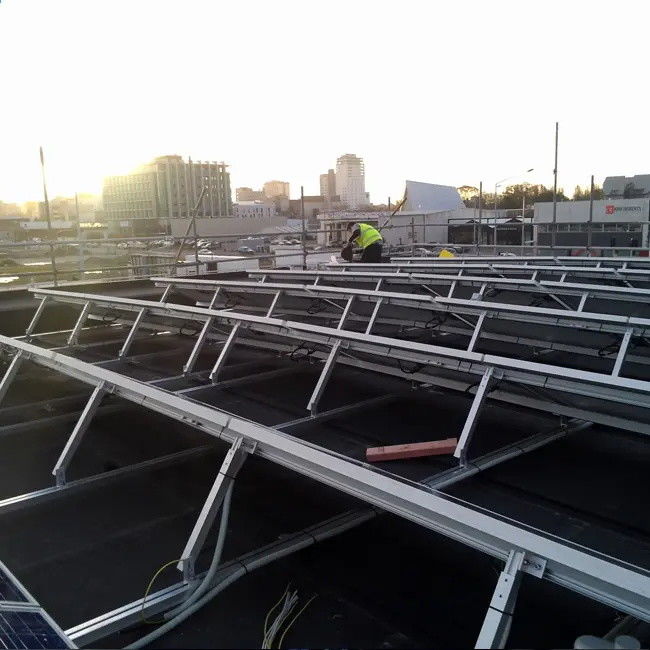 System zur Montage von Solarkollektoren aus Legierstahl für Flachdach- und Bodensolaranlagen